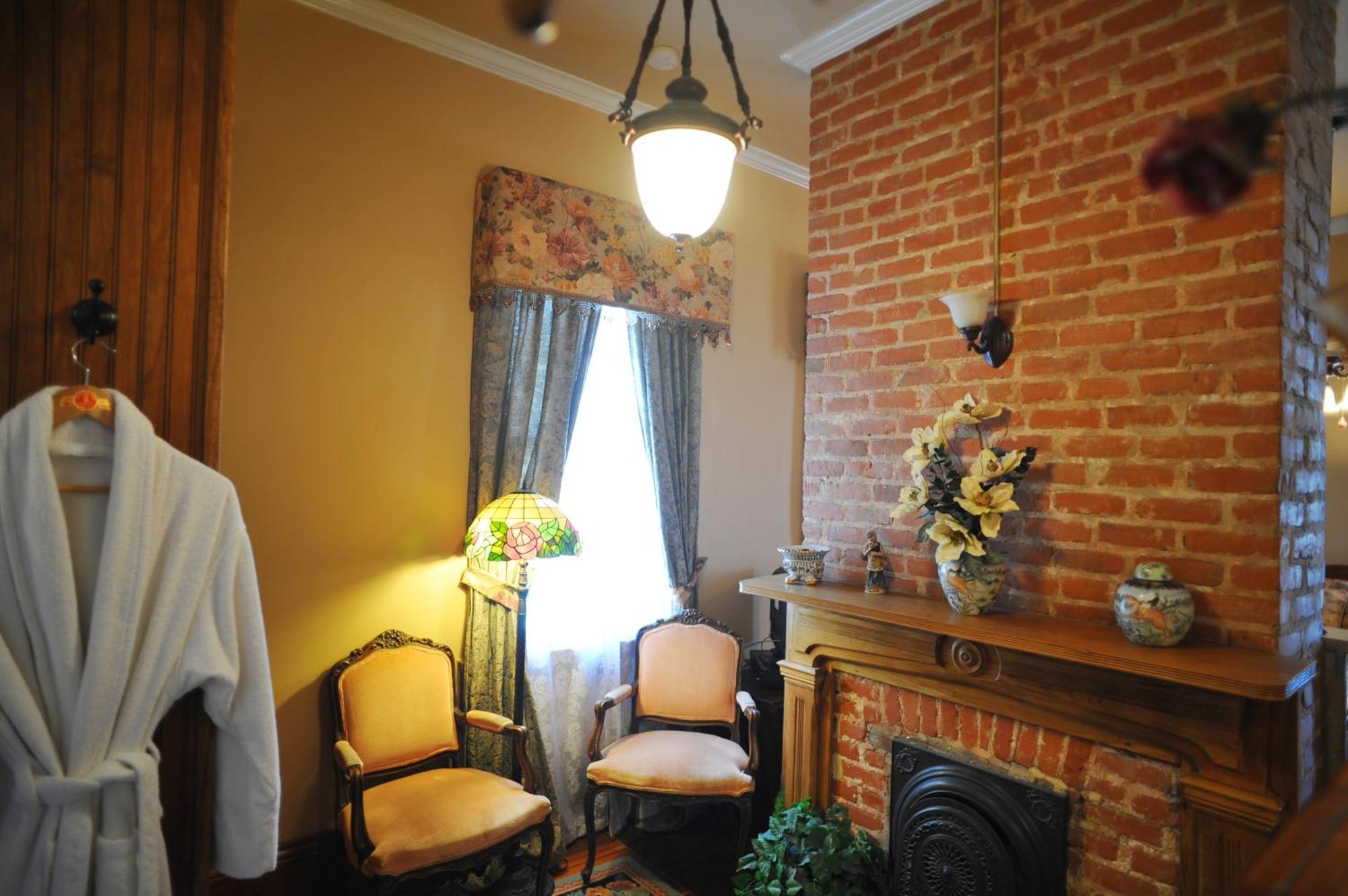 Hh Whitney House - A Bed & Breakfast On The Historic Esplanade Новый Орлеан Экстерьер фото