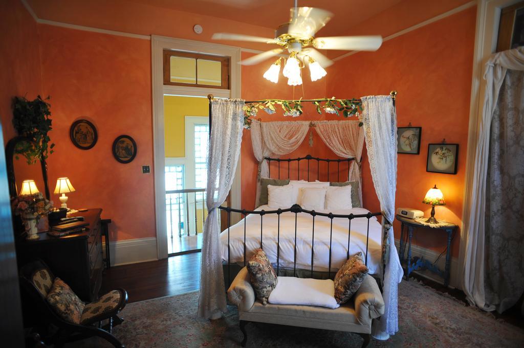Hh Whitney House - A Bed & Breakfast On The Historic Esplanade Новый Орлеан Экстерьер фото
